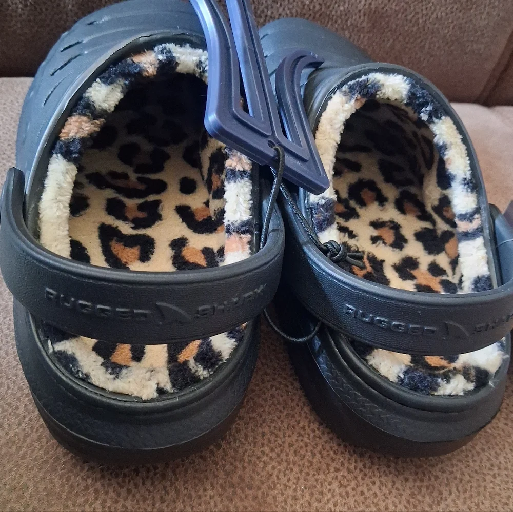 Rugged Shark Kids' Black Clog Slip-Ons With Leopard Print Faux Fur Size 12